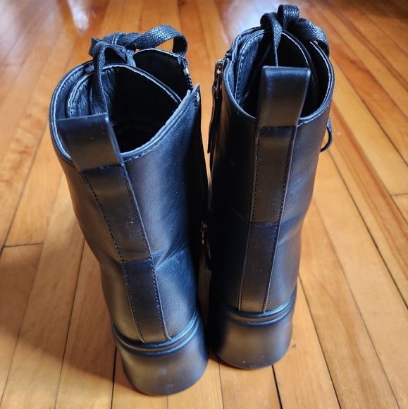 Ardene black chunky lug boots in size 6 - Picture 6 of 7